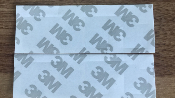El pegamento echado a un lado doble de la cámara del monitor rellena el papel del lanzamiento 9075 de 0.075m m