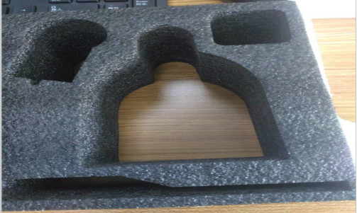 Esponja a prueba de choques del amortiguador del impacto de la espuma del negro de EPDM EPE para empaquetar